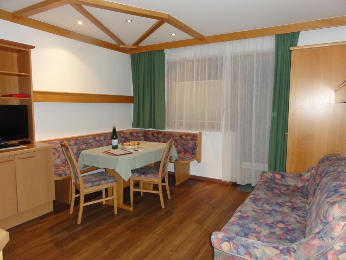 Haus Raetia Apartman Serfaus Szoba fotó