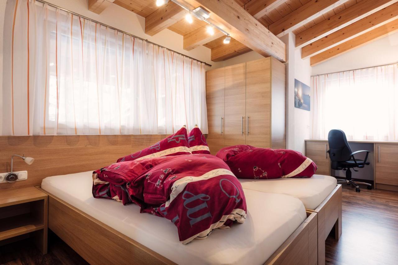 Haus Raetia Apartman Serfaus Szoba fotó