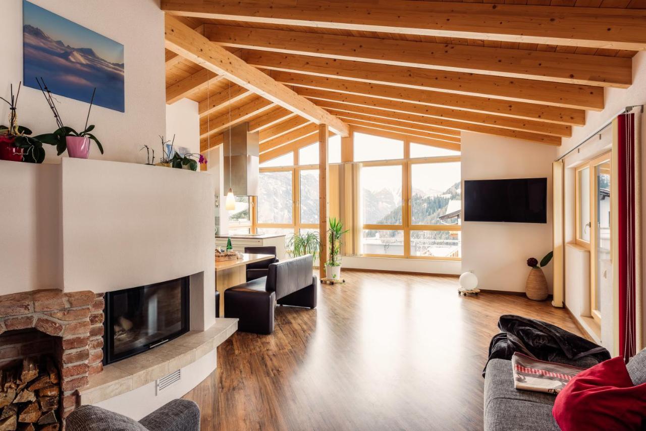 Haus Raetia Apartman Serfaus Szoba fotó