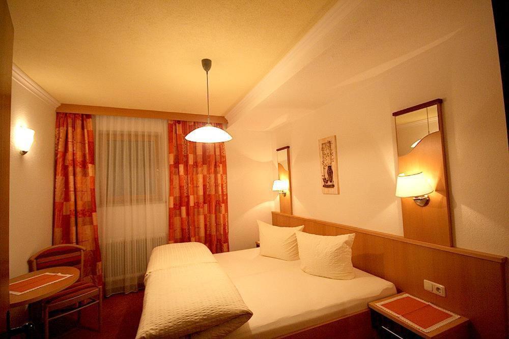 Haus Raetia Apartman Serfaus Szoba fotó